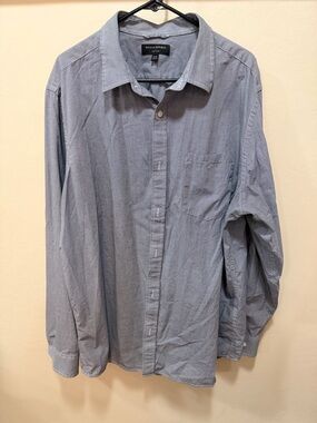 Banana Republic Men’s Light Blue Long-Sleeve Button Shirt